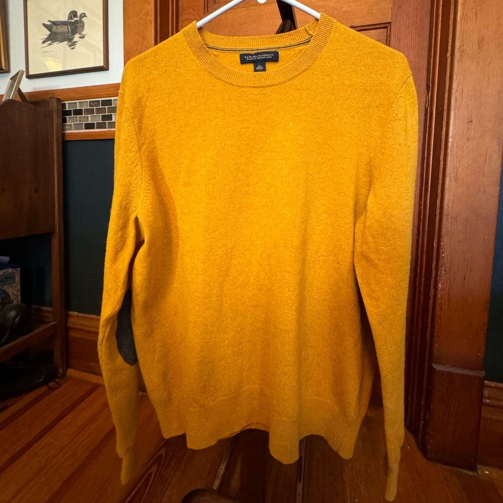 Banana Republic Italian Yarn Sweater Medium